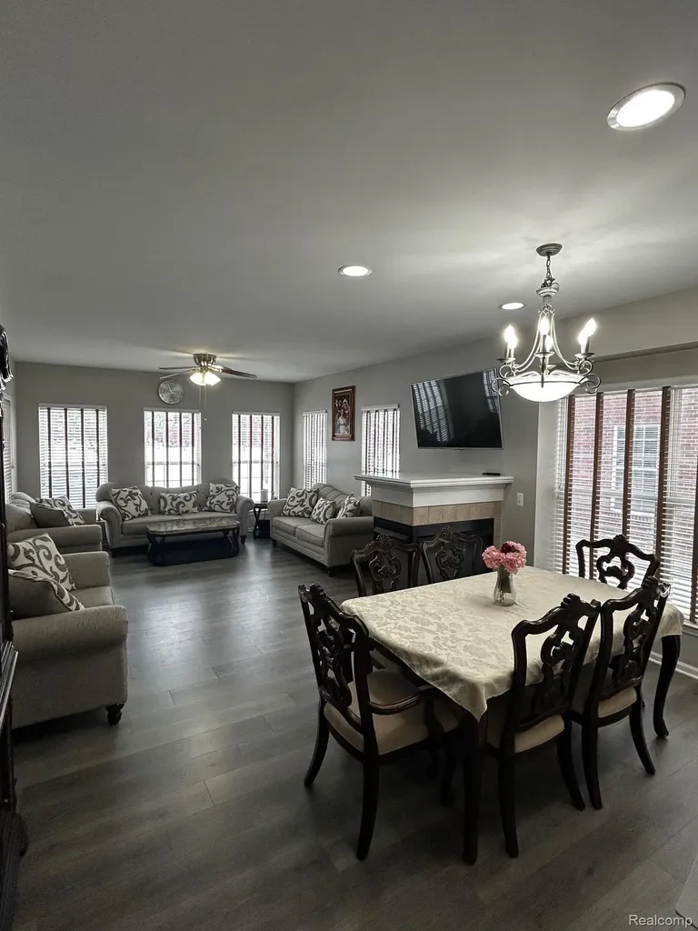 42808 Park Cresent Drive Sterling Heights City MI 48313
