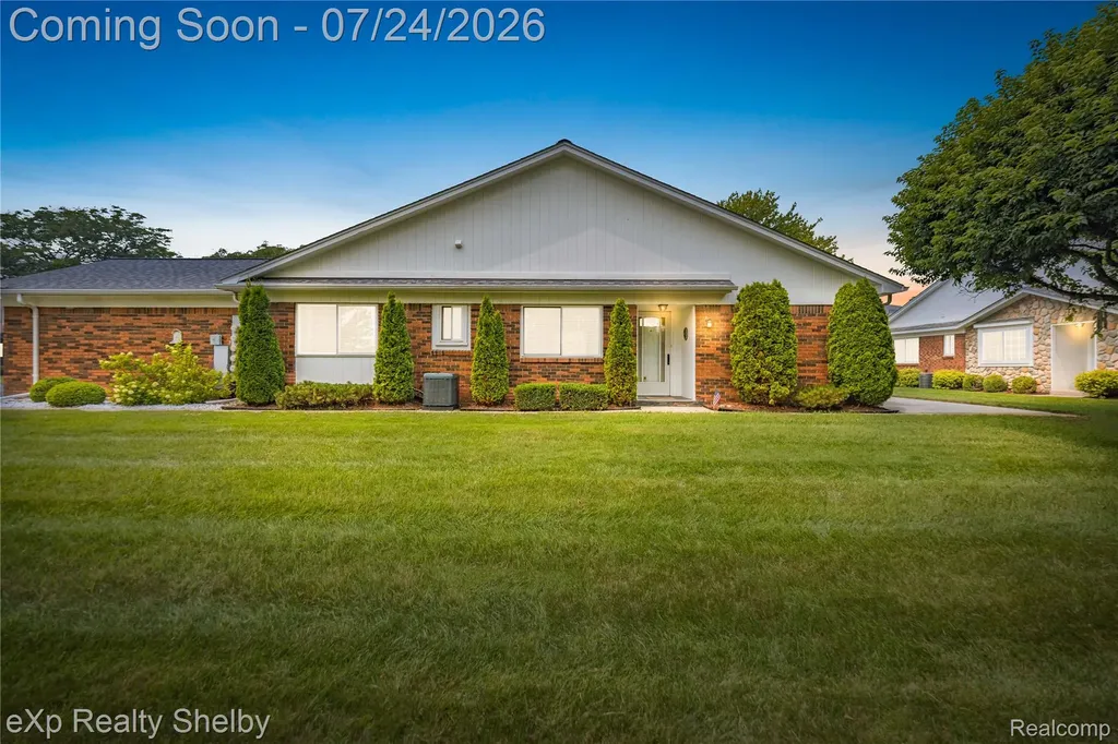 762 Country Club Drive St. Clair Shores City MI 48082