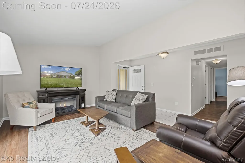 762 Country Club Drive St. Clair Shores City MI 48082