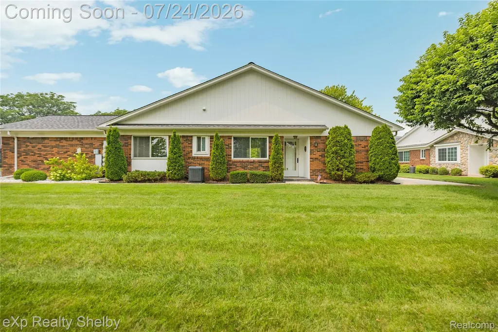 762 Country Club Drive St. Clair Shores City MI 48082