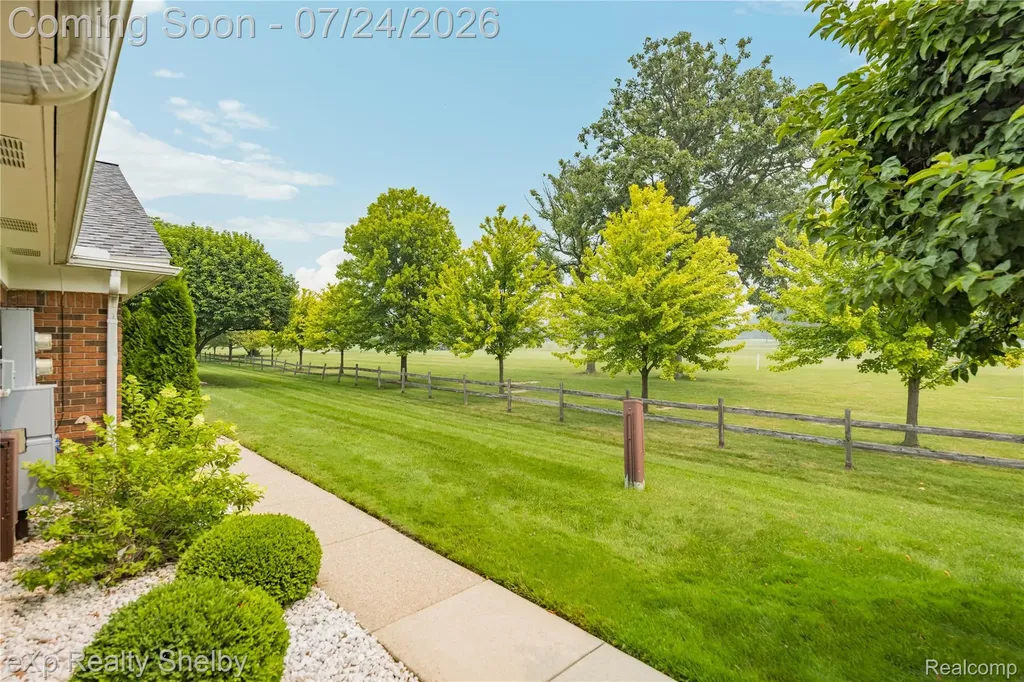 762 Country Club Drive St. Clair Shores City MI 48082
