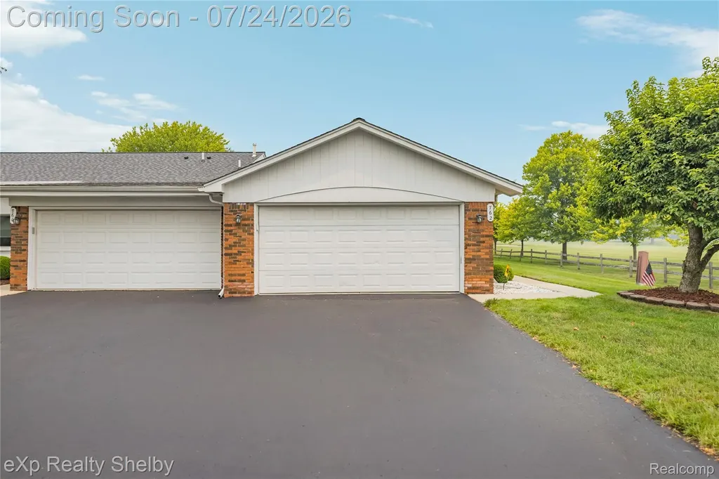 762 Country Club Drive St. Clair Shores City MI 48082