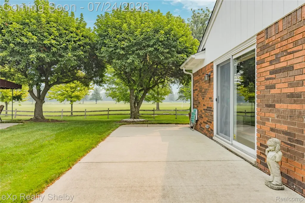 762 Country Club Drive St. Clair Shores City MI 48082