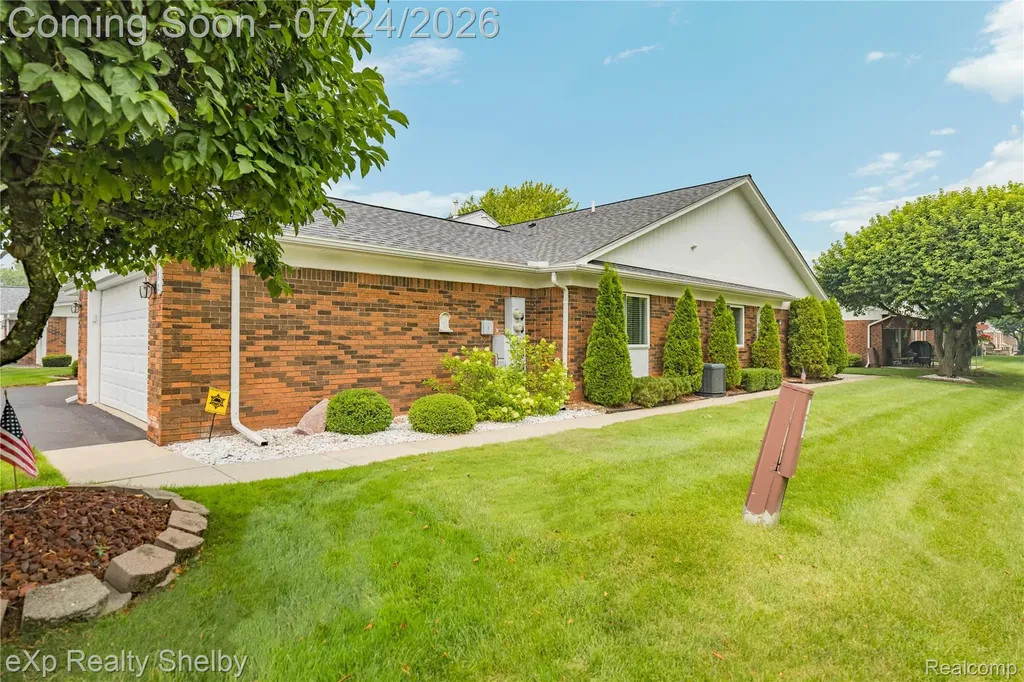 762 Country Club Drive St. Clair Shores City MI 48082