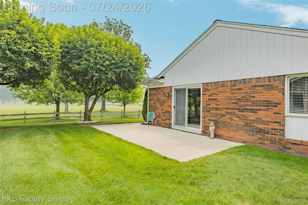762 Country Club Drive St. Clair Shores City MI 48082