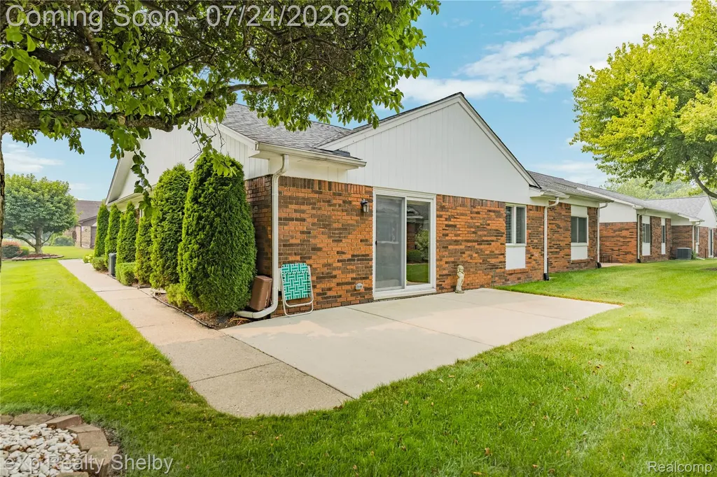 762 Country Club Drive St. Clair Shores City MI 48082