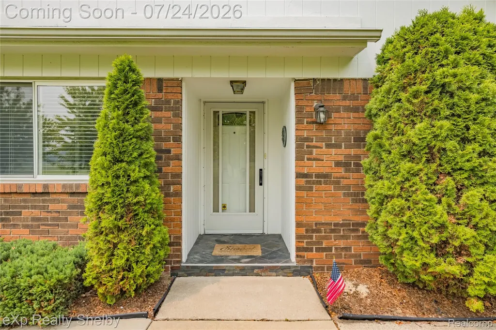 762 Country Club Drive St. Clair Shores City MI 48082