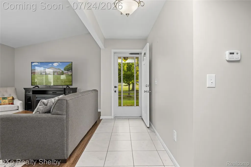 762 Country Club Drive St. Clair Shores City MI 48082