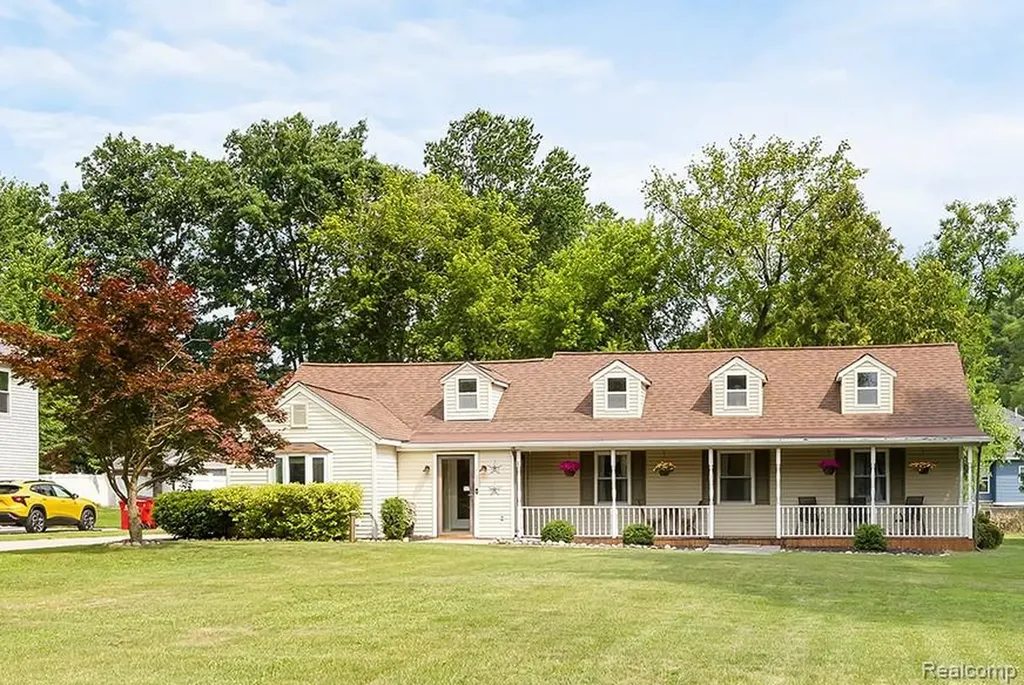 7677 Washburn Washington Township MI 48094