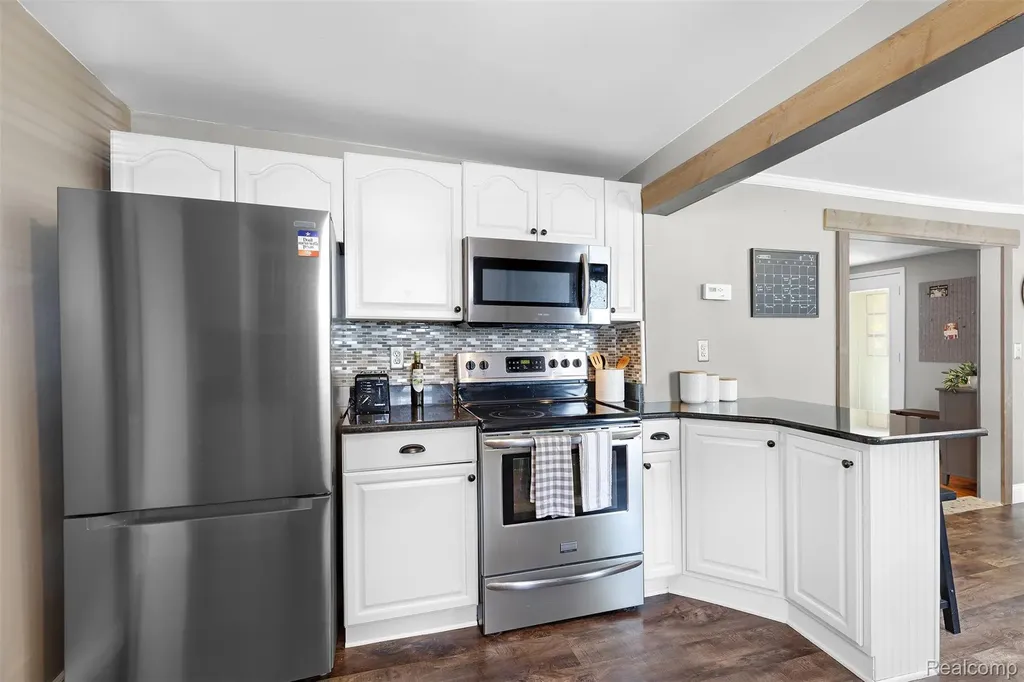 7677 Washburn Washington Township MI 48094