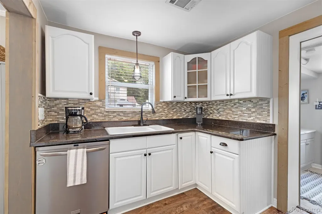 7677 Washburn Washington Township MI 48094
