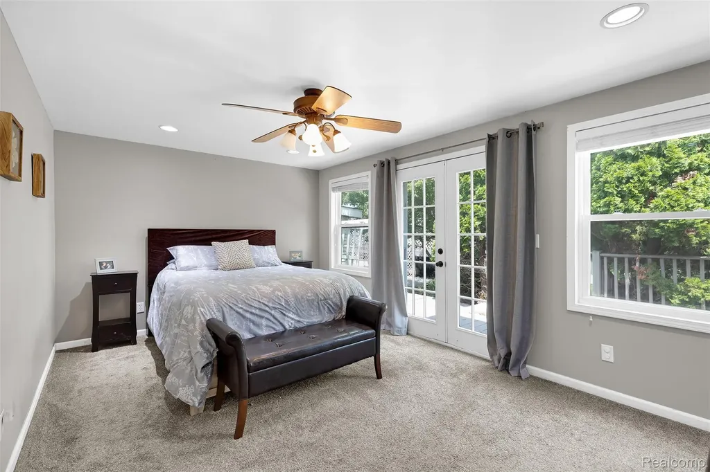7677 Washburn Washington Township MI 48094