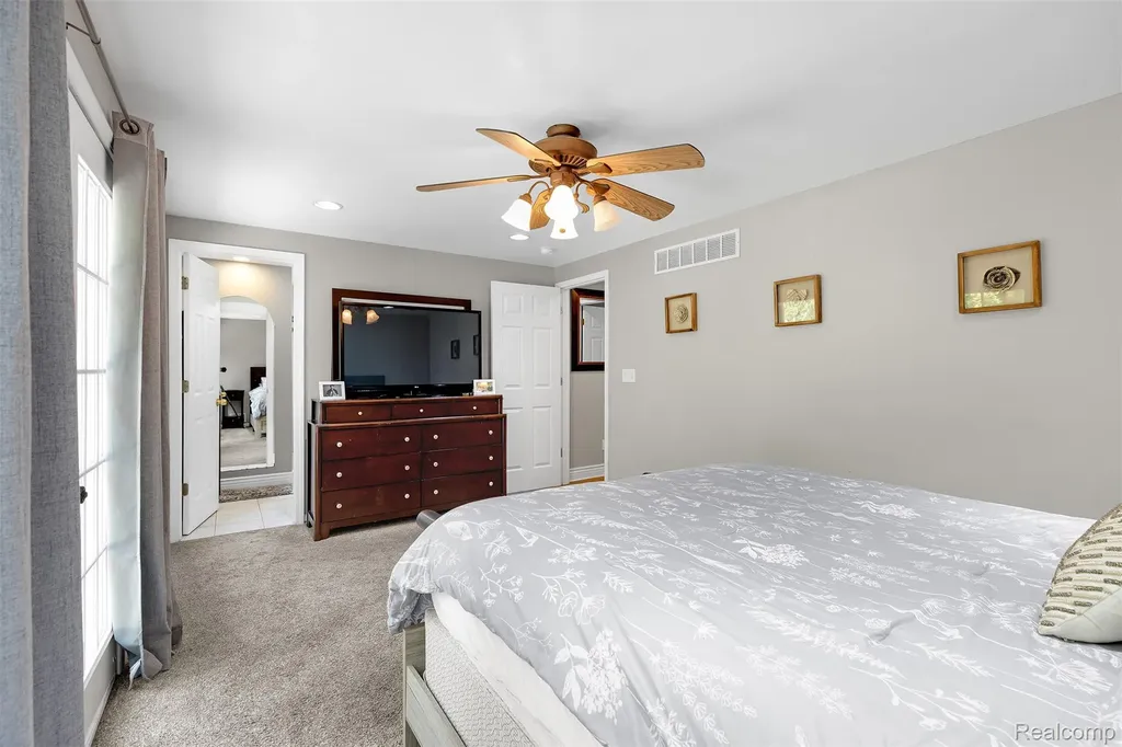 7677 Washburn Washington Township MI 48094