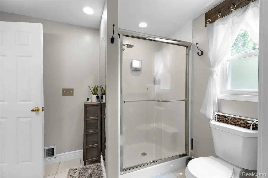 7677 Washburn Washington Township MI 48094
