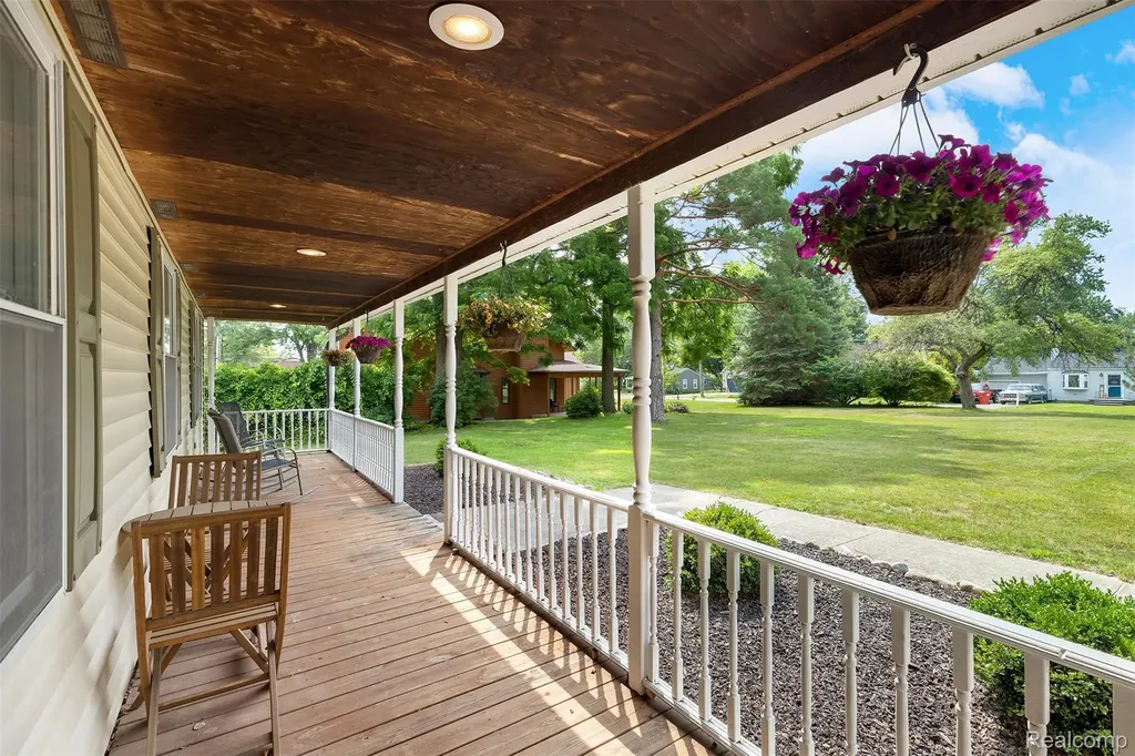 7677 Washburn Washington Township MI 48094