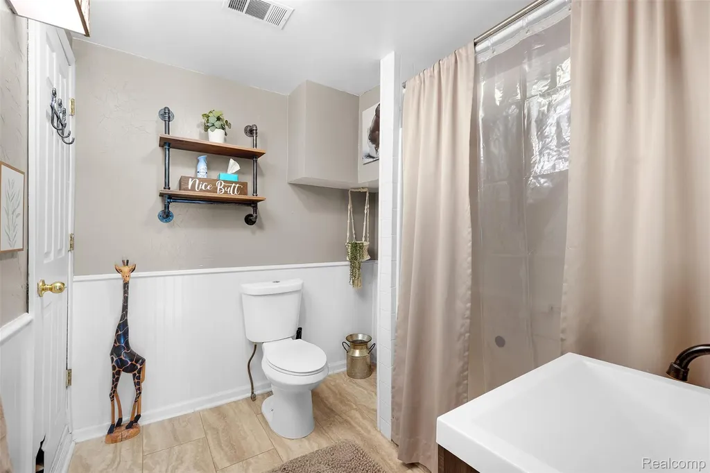 7677 Washburn Washington Township MI 48094