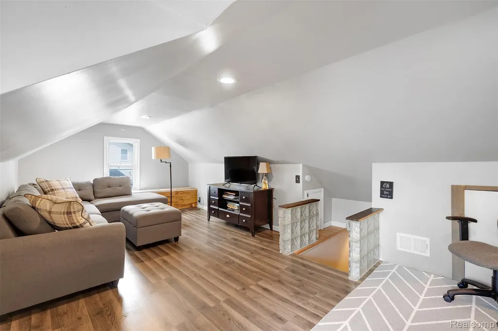 7677 Washburn Washington Township MI 48094