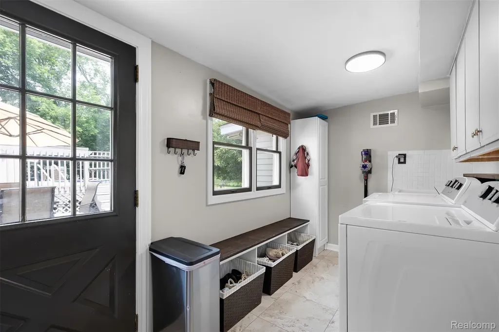 7677 Washburn Washington Township MI 48094
