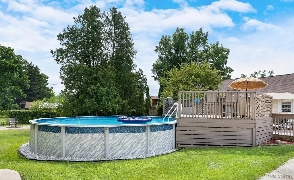 7677 Washburn Washington Township MI 48094