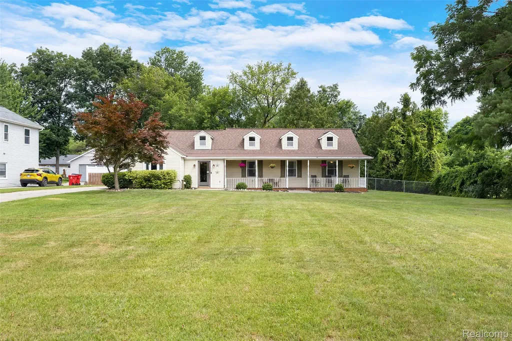 7677 Washburn Washington Township MI 48094