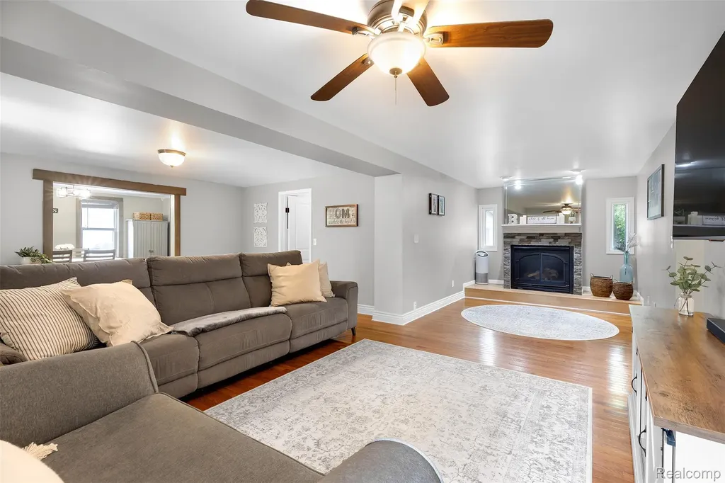 7677 Washburn Washington Township MI 48094