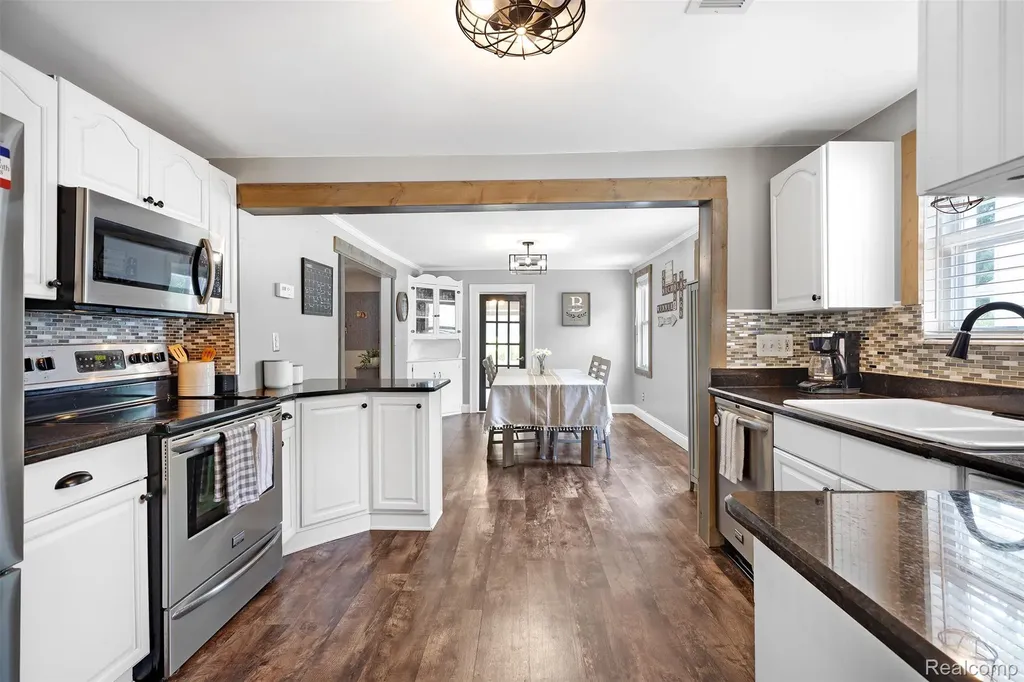 7677 Washburn Washington Township MI 48094