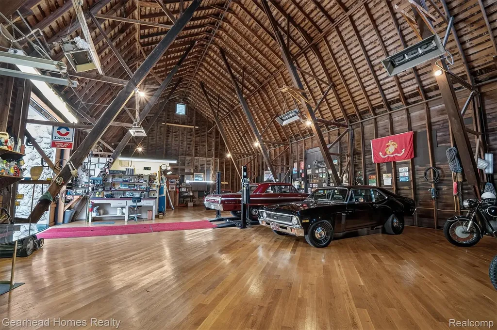 3486 W Drahner Road Oxford Charter Township MI 48371