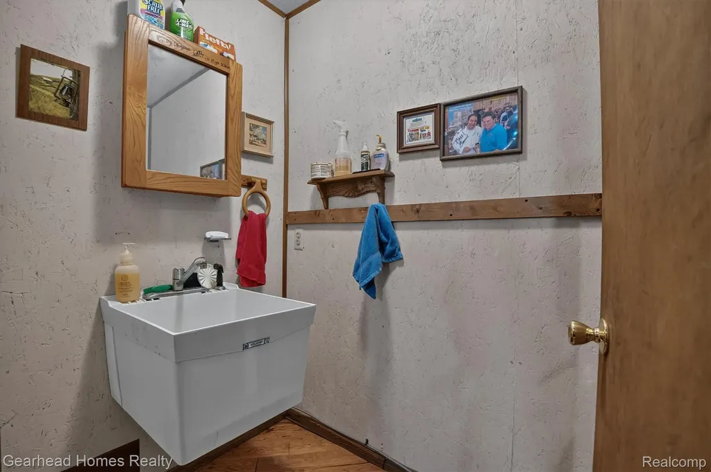3486 W Drahner Road Oxford Charter Township MI 48371
