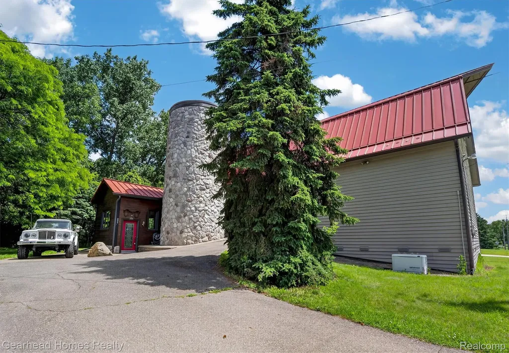 3486 W Drahner Road Oxford Charter Township MI 48371