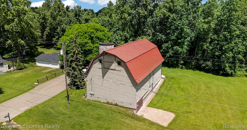 3486 W Drahner Road Oxford Charter Township MI 48371