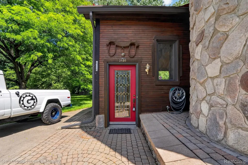 3486 W Drahner Road Oxford Charter Township MI 48371