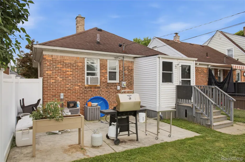 1070 Mollno Street Wyandotte City MI 48192