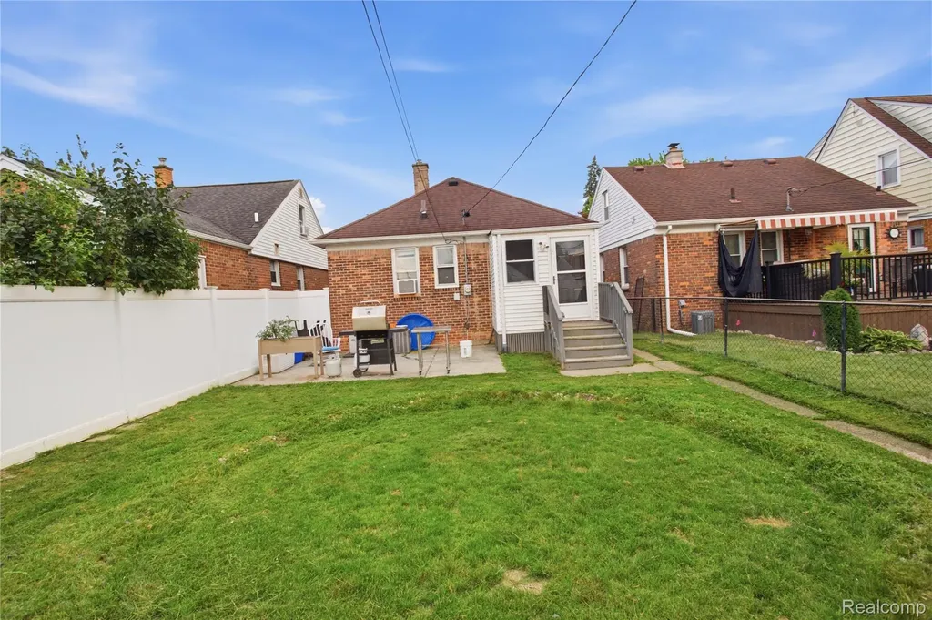 1070 Mollno Street Wyandotte City MI 48192