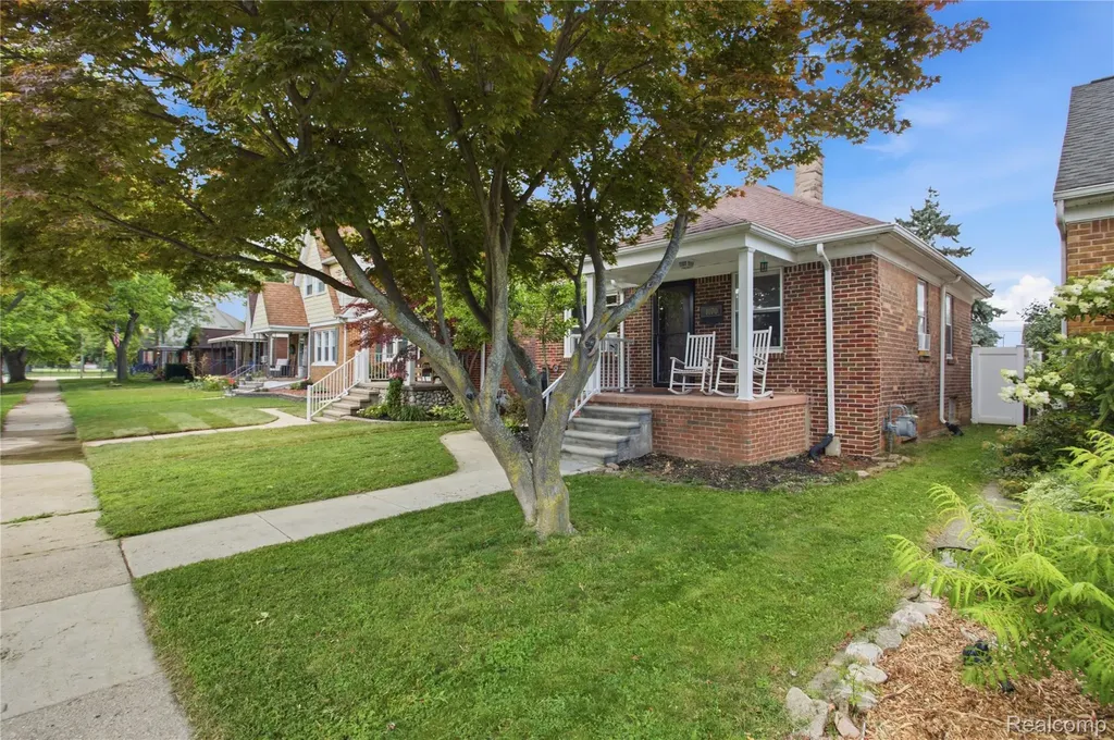 1070 Mollno Street Wyandotte City MI 48192