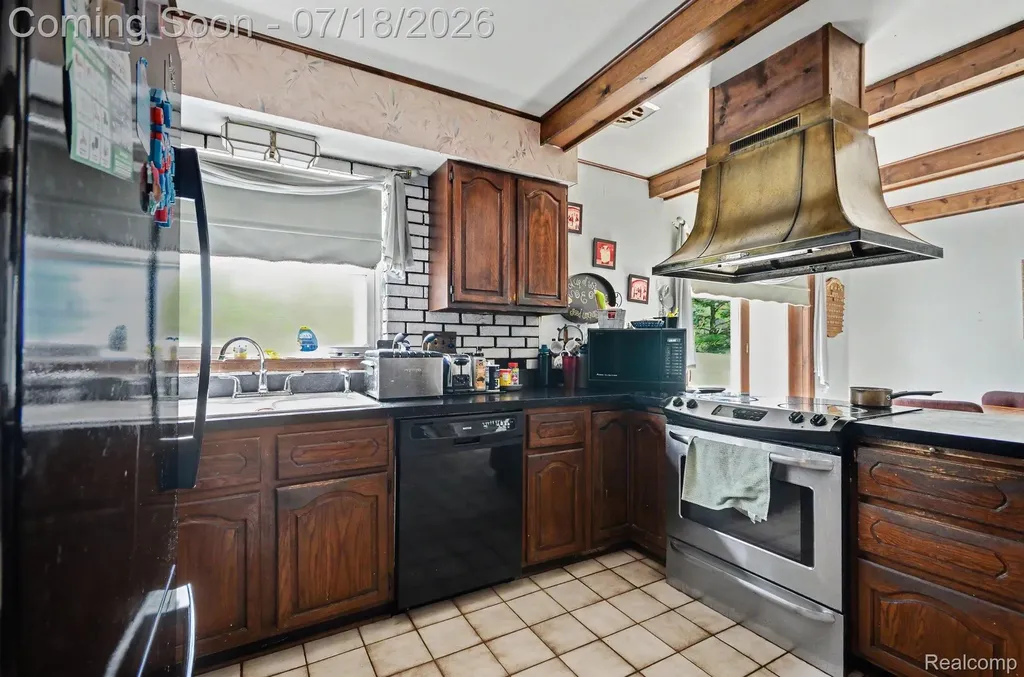24730 Creekside Drive Farmington Hills City MI 48336