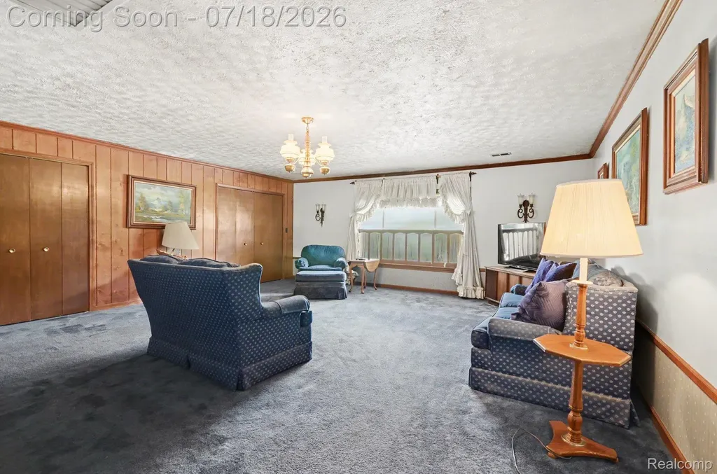 24730 Creekside Drive Farmington Hills City MI 48336