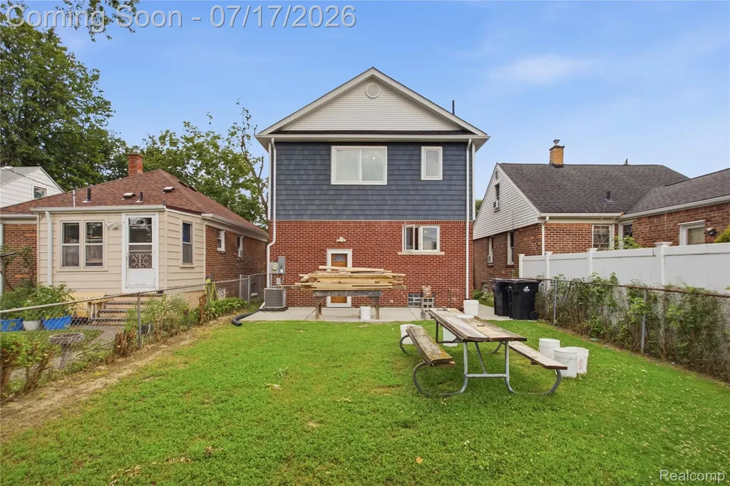 1058 Mollno Street Wyandotte City MI 48192