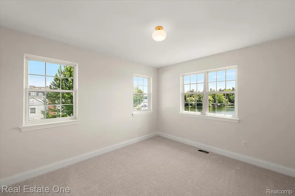 847 Fairview Street Lake Orion Village MI 48362