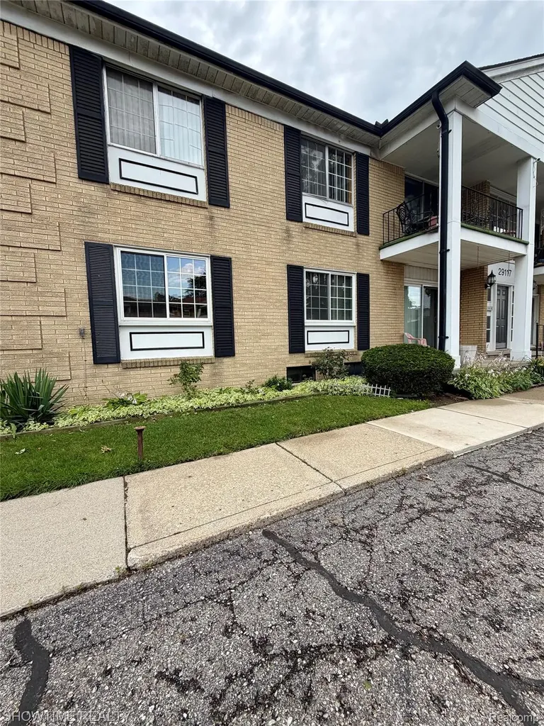 29117 Hayes Road Warren City MI 48088