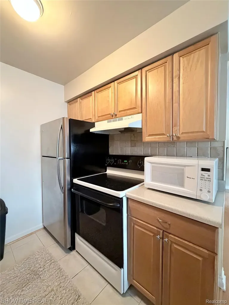 29117 Hayes Road Warren City MI 48088