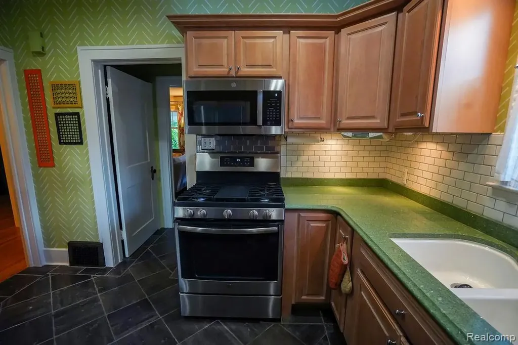 545 Eureka Road Wyandotte City MI 48192