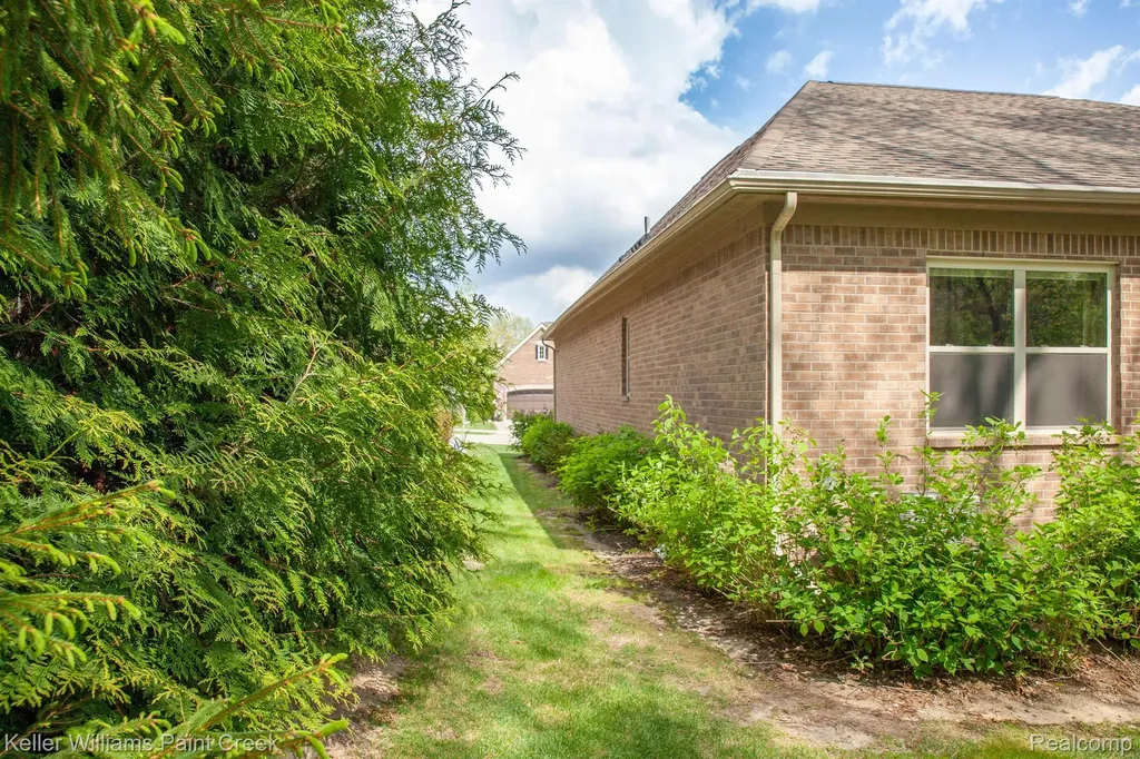 5514 Woodfall Road Independence Charter Township MI 48348