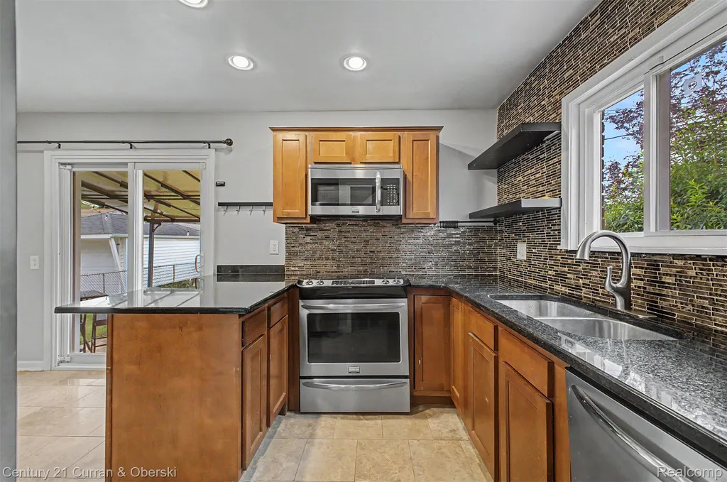 9952 Park Avenue Allen Park City MI 48101