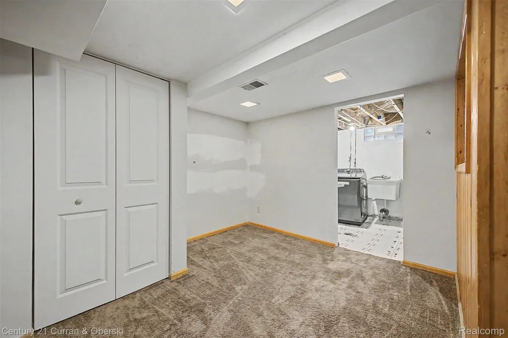 9952 Park Avenue Allen Park City MI 48101