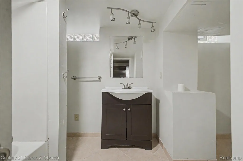 9952 Park Avenue Allen Park City MI 48101