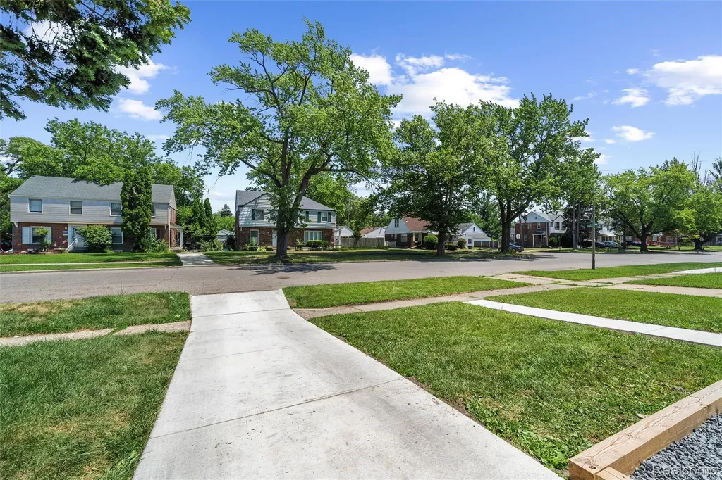 20323 Regent Drive Detroit City MI 48205
