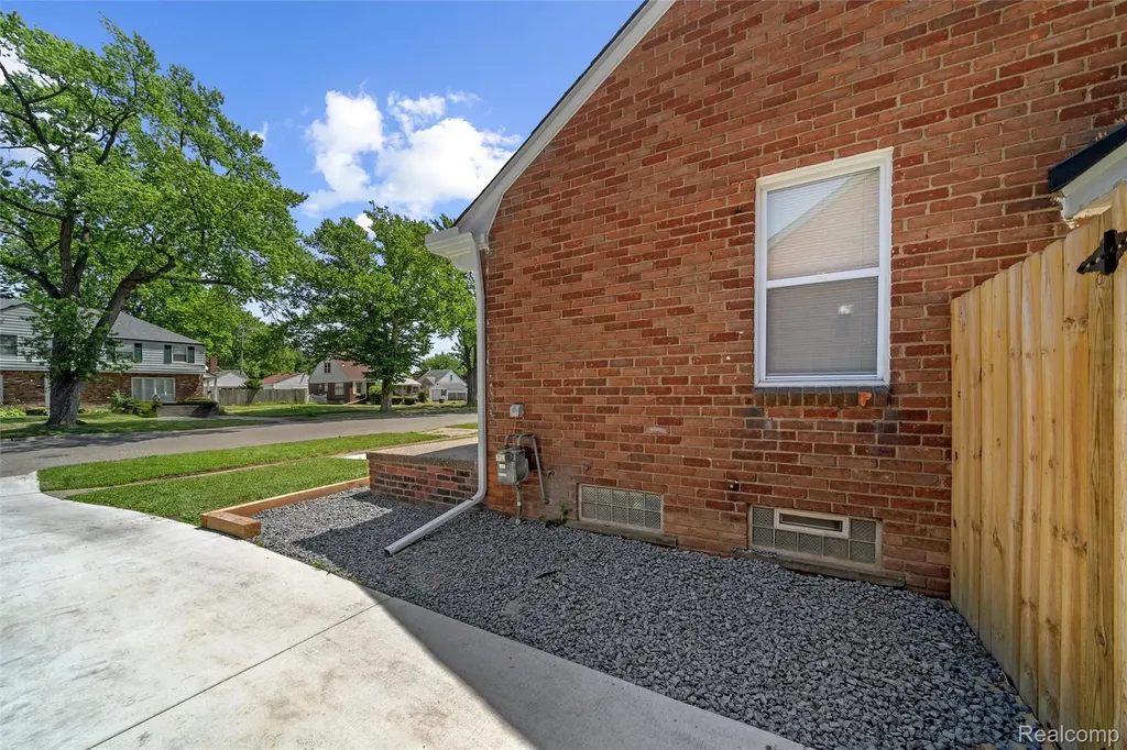 20323 Regent Drive Detroit City MI 48205