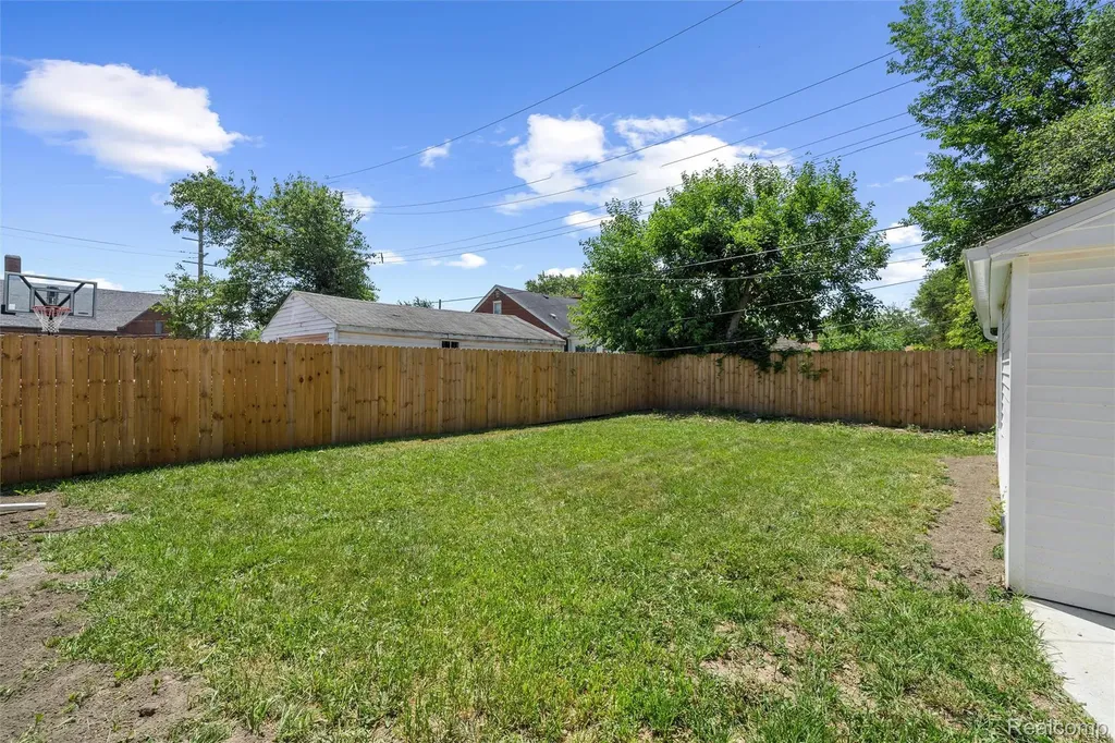 20323 Regent Drive Detroit City MI 48205