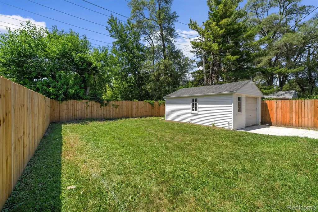 20323 Regent Drive Detroit City MI 48205