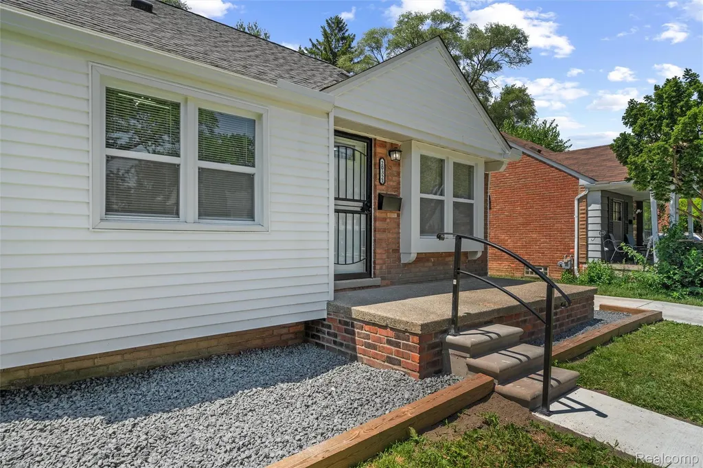 20323 Regent Drive Detroit City MI 48205